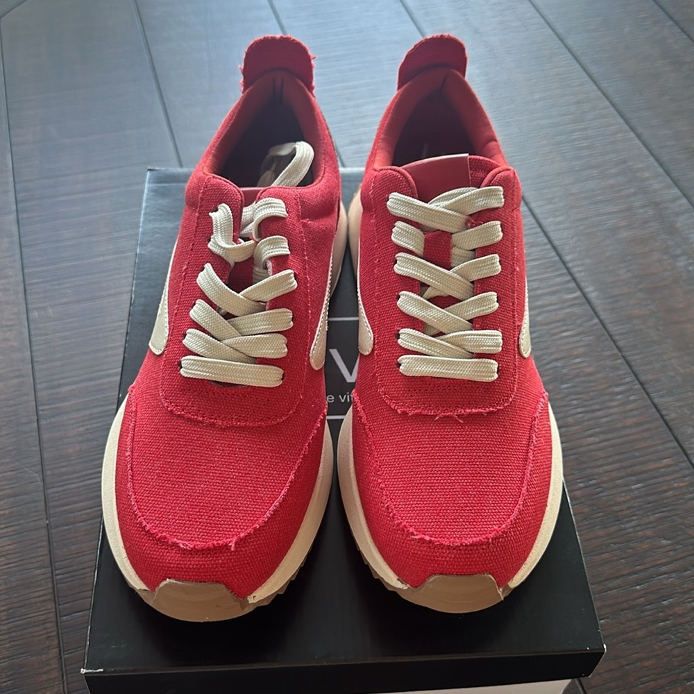 💯NWT💯DOLCE VITA 9.5 Red Canvas Women's Sneakers - Picture 2 of 3